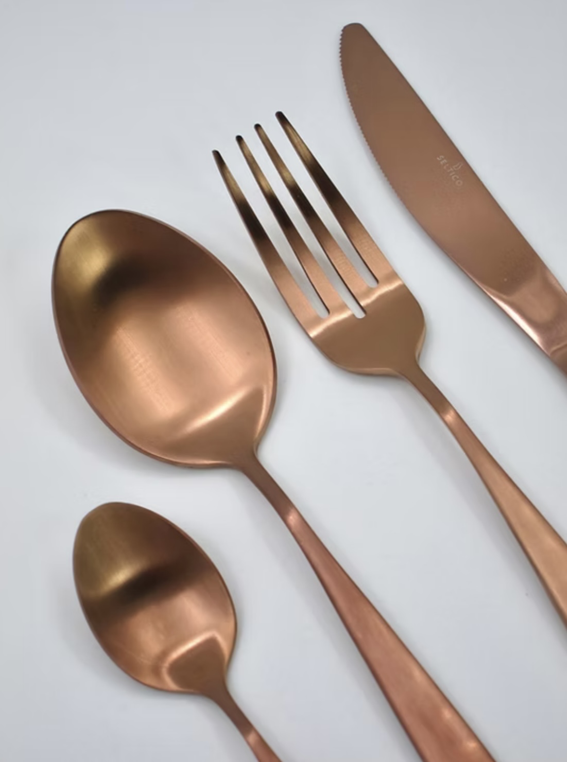 סט סכו״ם יוקרתי- 24 חלקים רוז גולד